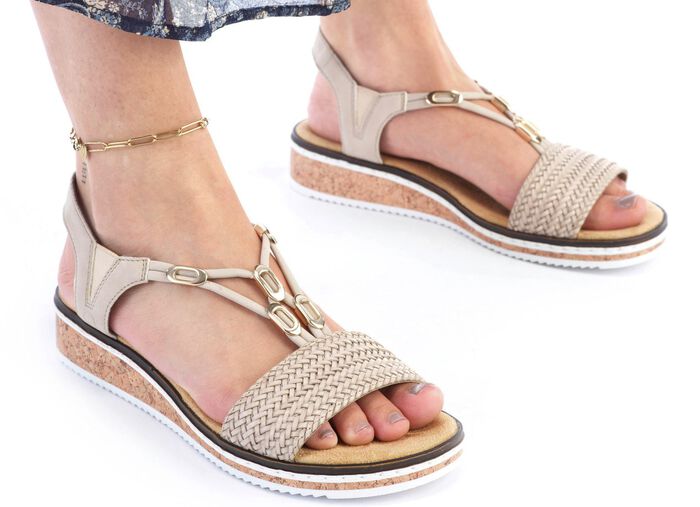 Rieker Sandale mit Flechtung und Metallschmuck BEIGE